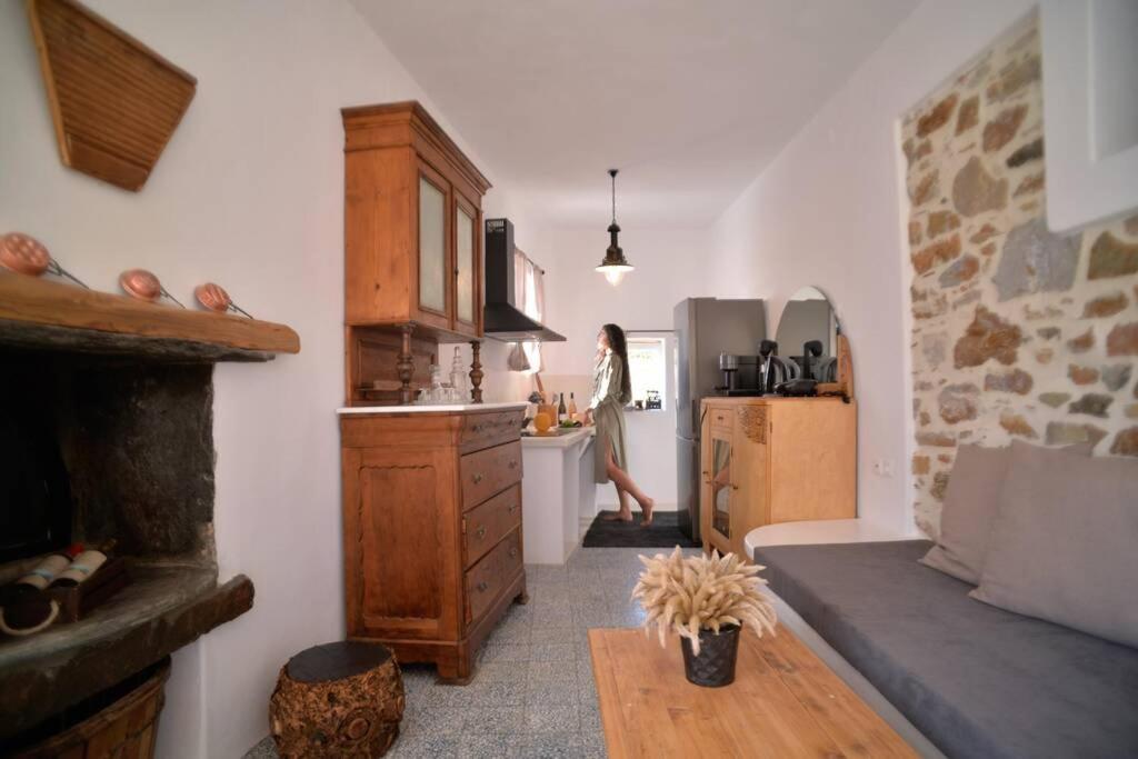 George Farmhouse Chrousa Eksteriør billede